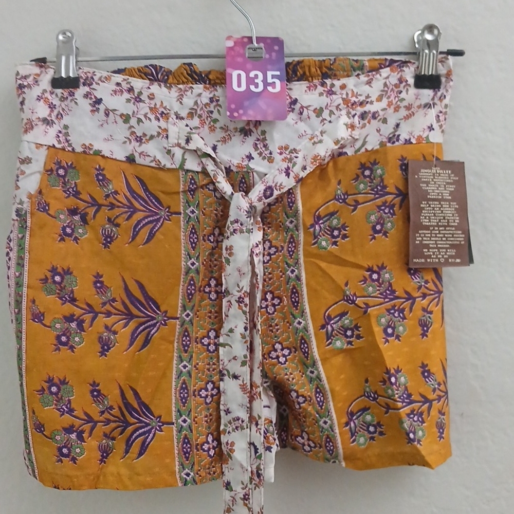 Floral Patterned Women's Boho Shorts Size Small/Medium